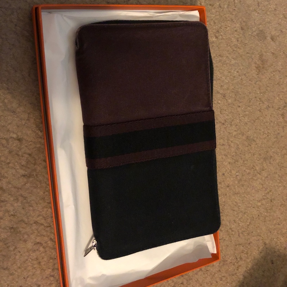 Auth and Used Hermes Authentic Zippy Organizer